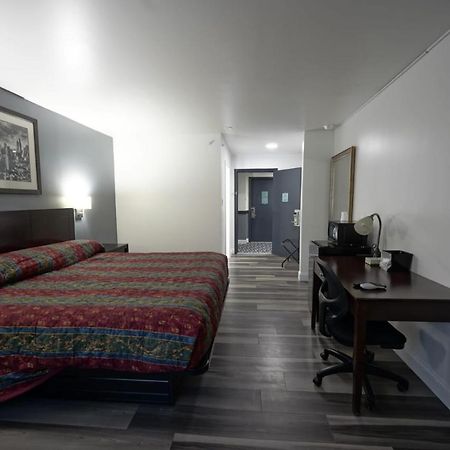 Greenwoods Inn & Suites Berlin ภายนอก รูปภาพ