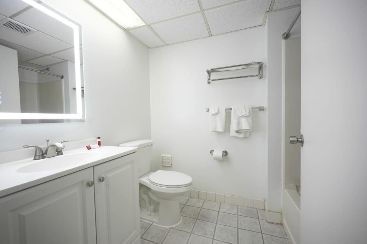 Greenwoods Inn & Suites Berlin ภายนอก รูปภาพ