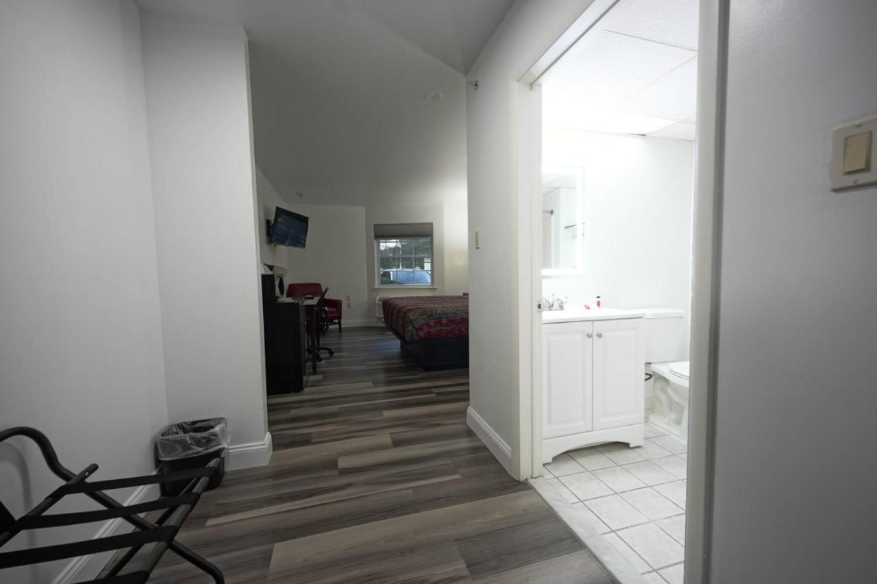 Greenwoods Inn & Suites Berlin ภายนอก รูปภาพ