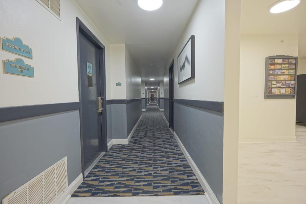 Greenwoods Inn & Suites Berlin ภายนอก รูปภาพ